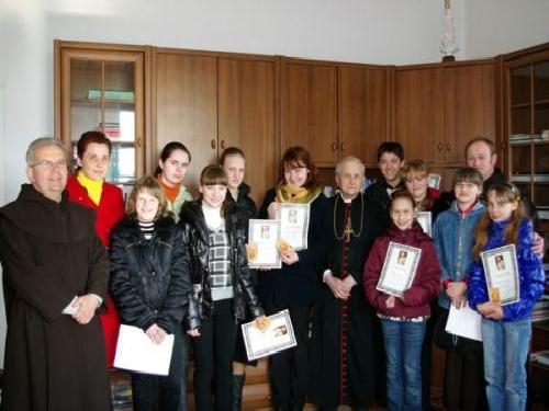 Сустрэча моладзі нашай парафіі з кардыналам Казімірам Свёнткам Сустрэча моладзі нашай парафіі з кардыналам Казімірам Свёнткам