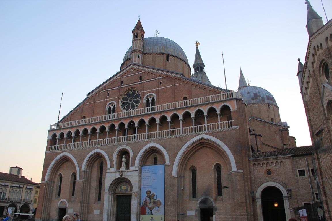 Пілігрымка вернікаў нарачанскай парафіі на кананізацыю Яна Паўла II і Яна XXIII Пілігрымка вернікаў нарачанскай парафіі на кананізацыю Яна Паўла II і Яна XXIII