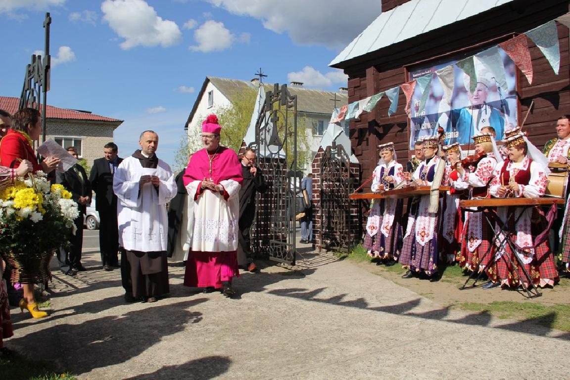 Імша-падзяка нарачанцаў за кананізацыю Яна Паўла II 