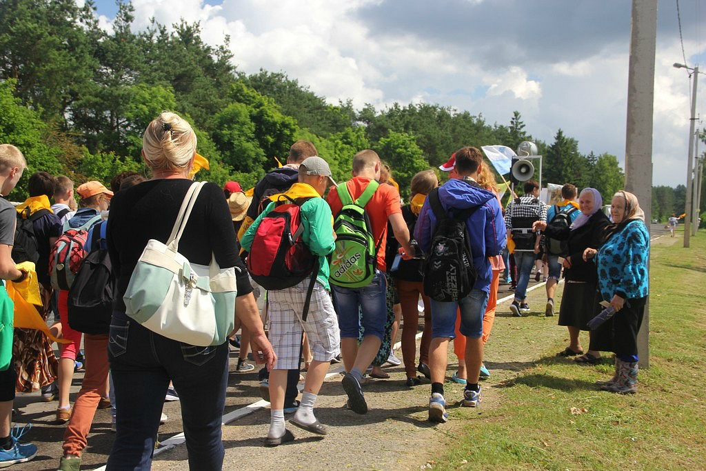 Да трона Маці Божай Будслаўскай