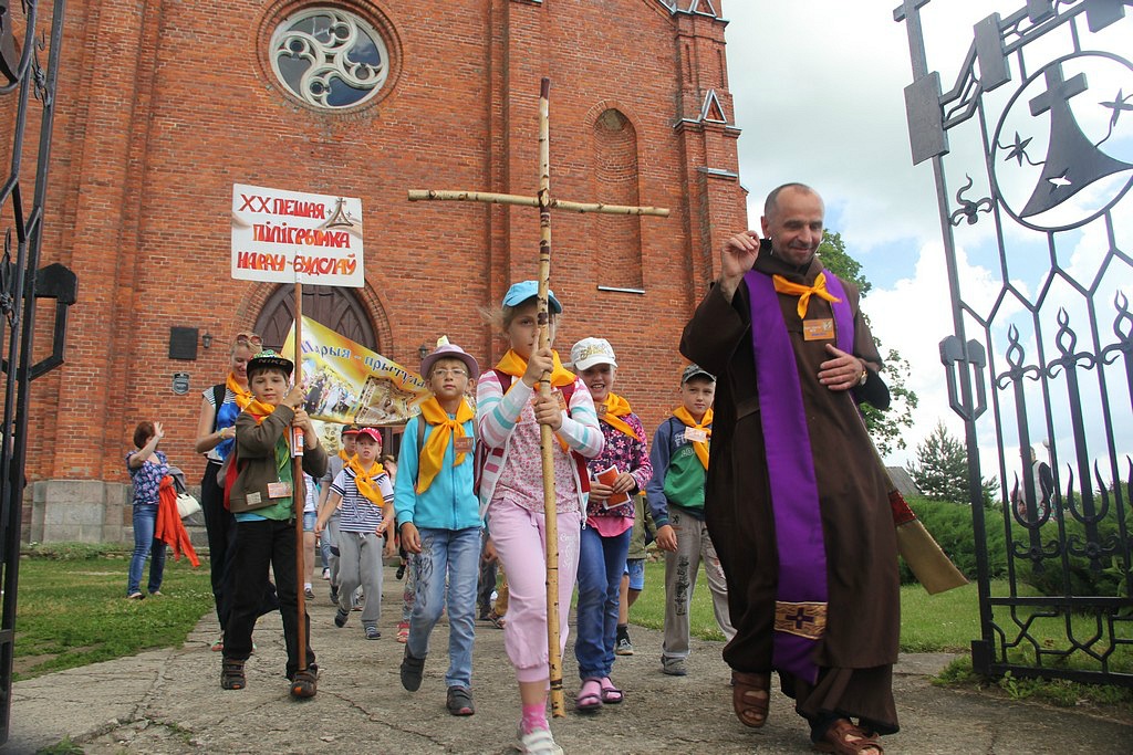 Да трона Маці Божай Будслаўскай